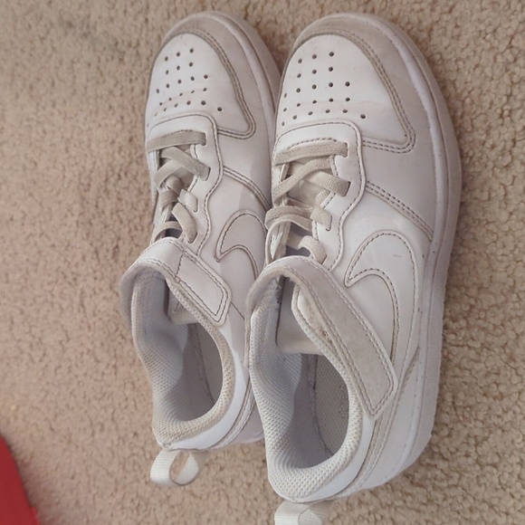 Kids Nike Ebernon low, good condition needs a wash. Size 12. - Picture 5 of 10
